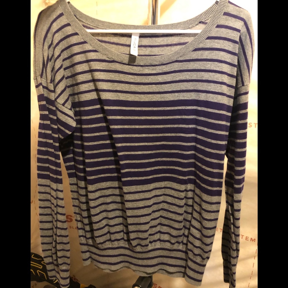 Women's fitted rvca sweater size small